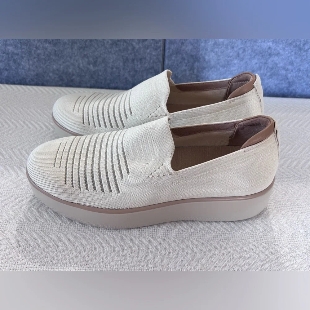 💚Alegria Cream Textured Slip-On Flats